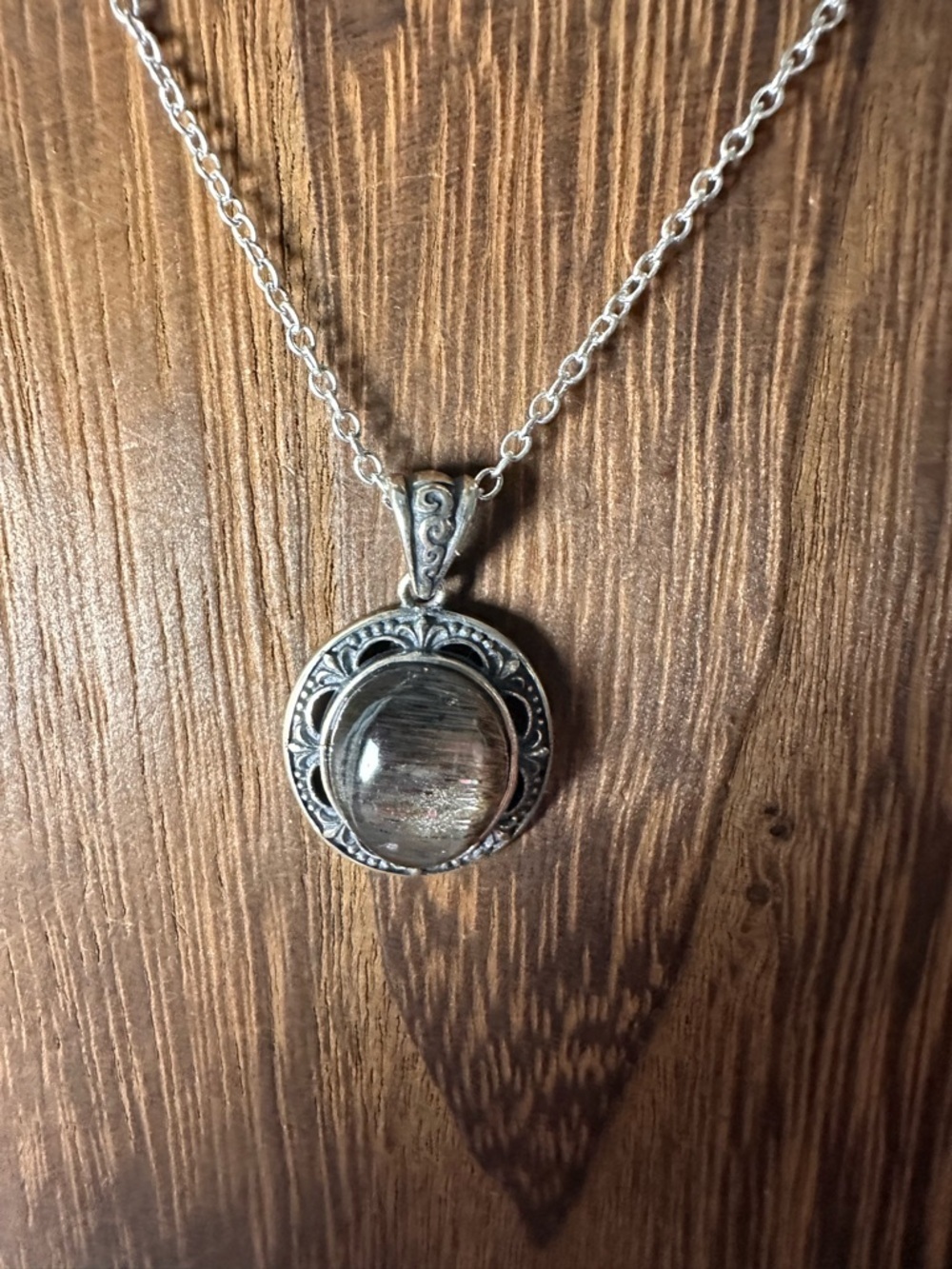 Sunstone and Silver Vintage Style Pendant Necklace on Silver Plated Chain - Picture 3 of 14